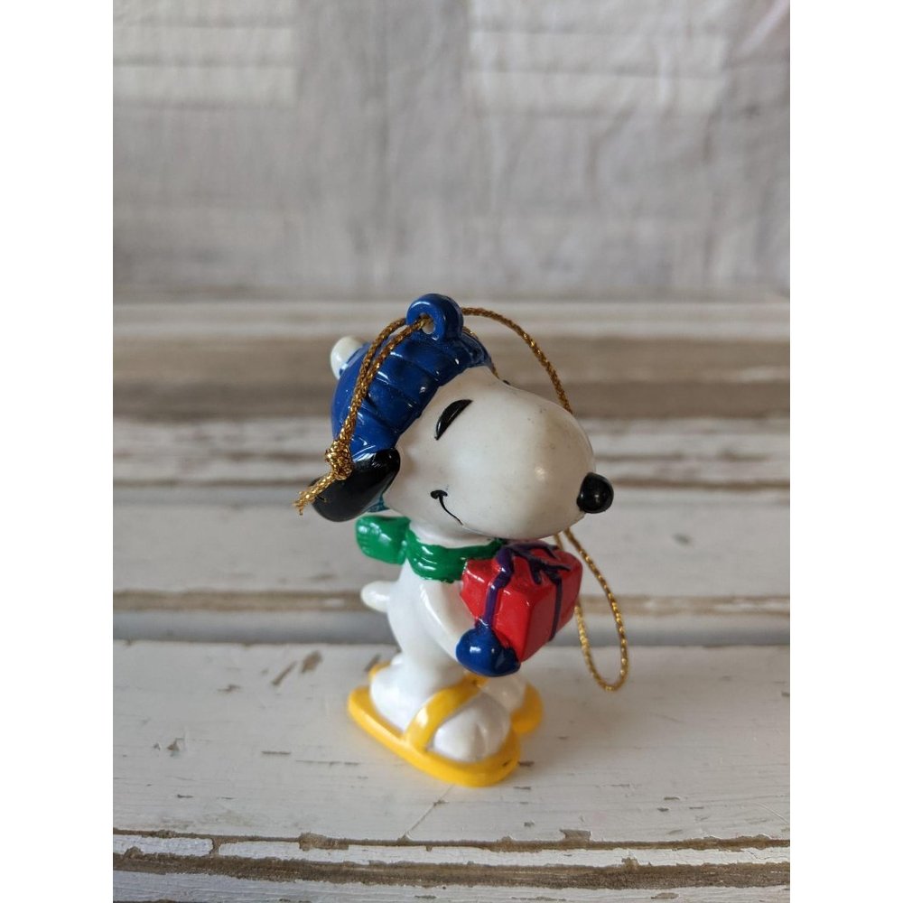 United feature Snoopy Snow Sandals present hat orn